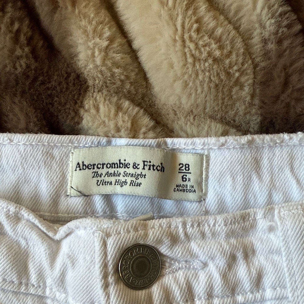 Abercrombie & Fitch White Ankle Straight Jeans - Picture 2 of 5